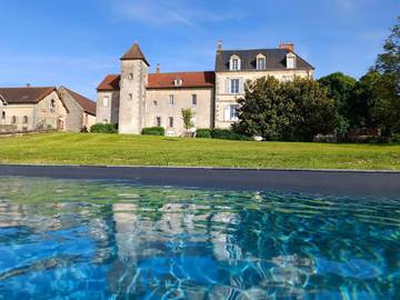 Gîte pour 15 personnes, avec vue ainsi que jardin et piscine dans La Chapelle-Baloue