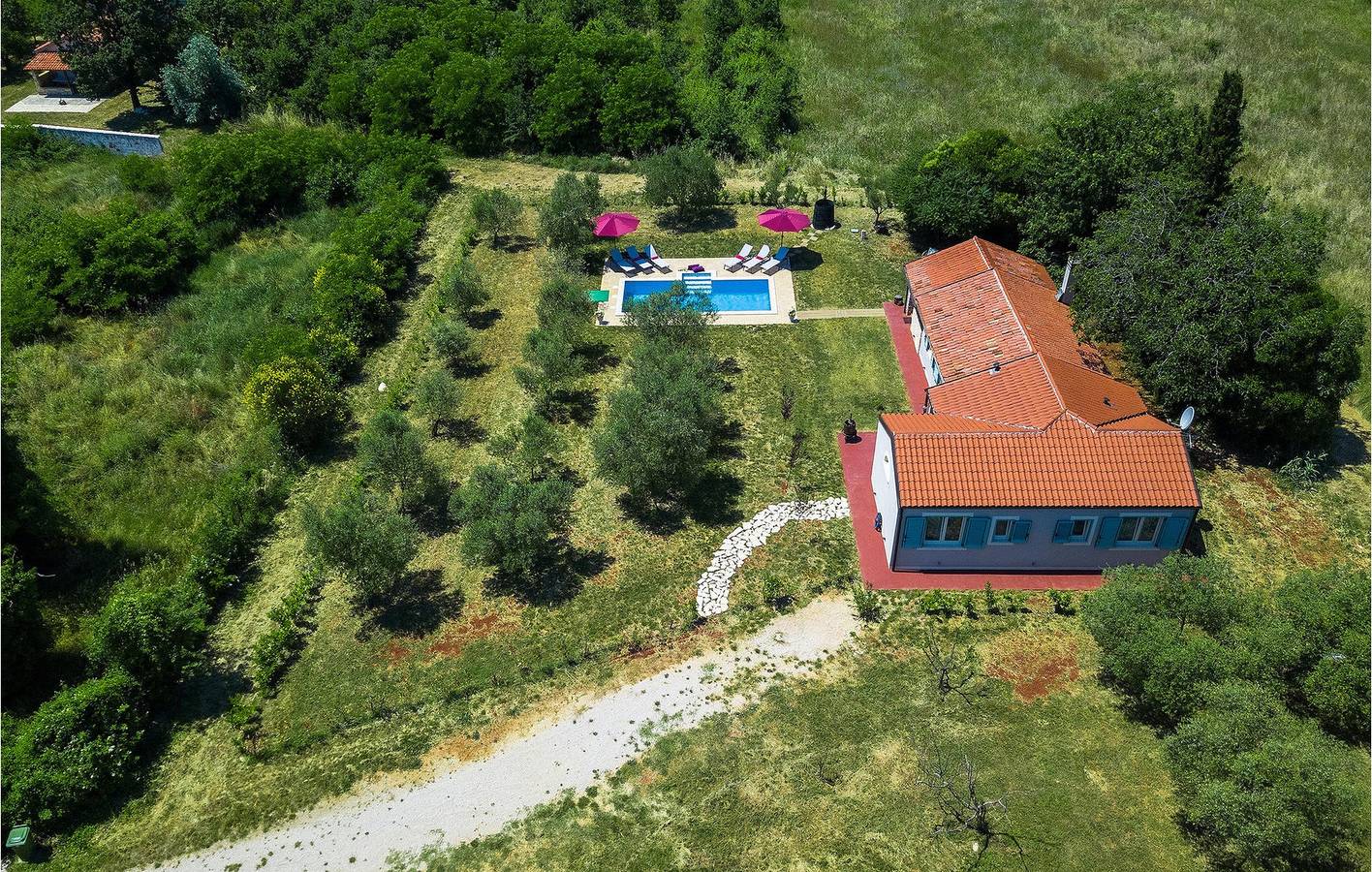 Moderne 2-Zimmer-Wohnung mit Pool, Parkplatz und 2 km Entfernung zum Strand in Novigrad, Umag und Umgebung