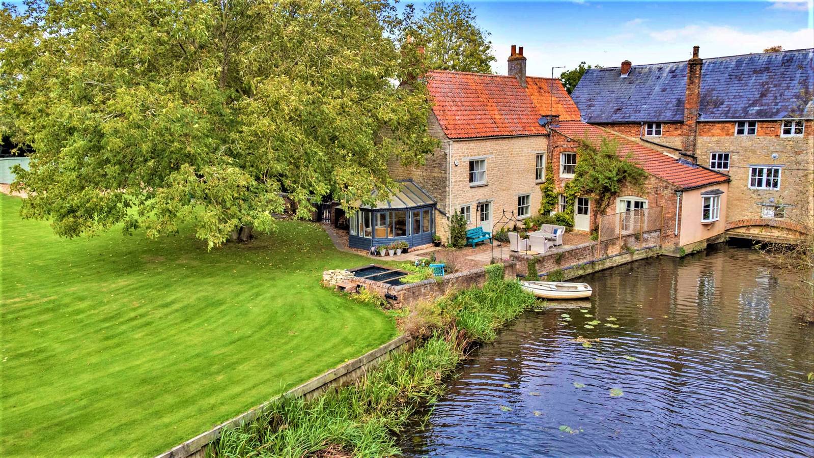 Islip Mill House - Beautiful Riverside Home in Northamptonshire