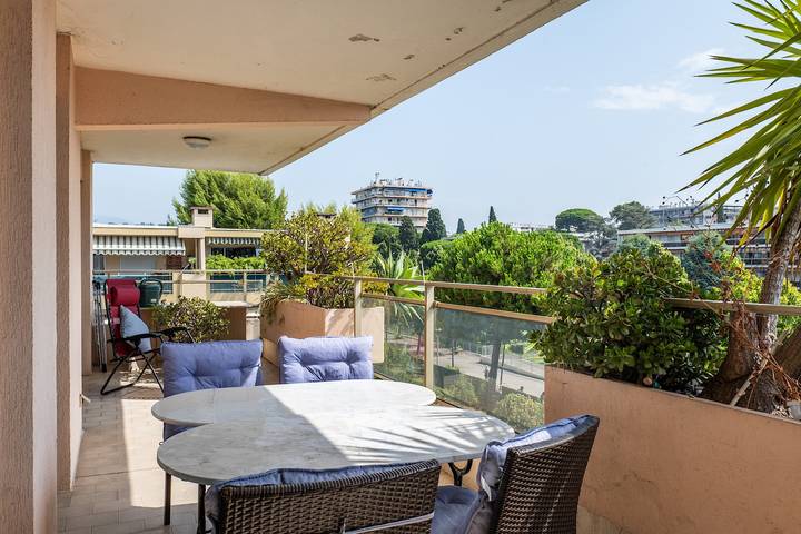 Ferienwohnung für 6 Personen, mit Terrasse und Pool in Cagnes-sur-Mer