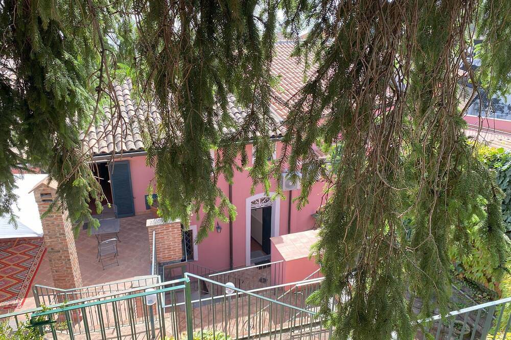 Guesthouse \"Le corti dell'Etna\" Milo (Ct) - Sicily in Milo, Ätna