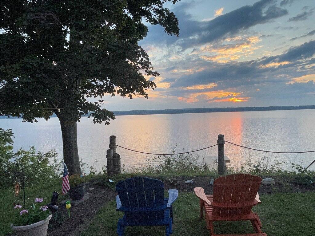 Taste of Serenity Wine Trl, Sunsets, Private Beach/Dock/Romantic views! in Seneca Lake