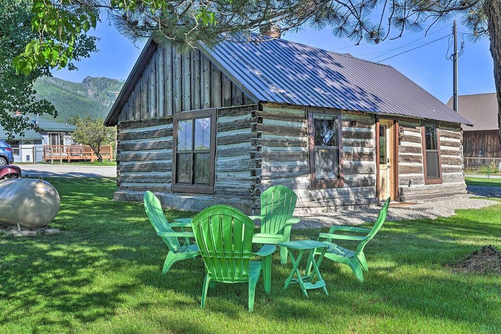 Montana Retreat: Original Hamilton Log Cabin! in Ravalli County