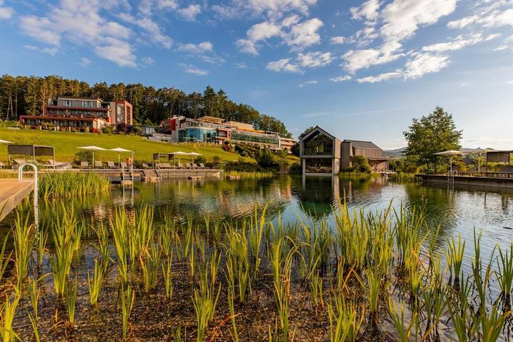 Hôtel pour 2 personnes, avec sauna et jacuzzi ainsi que jardin et piscine