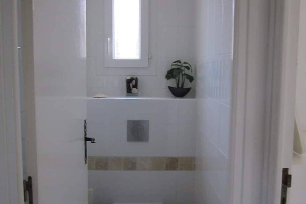 Appartement entier, Appartement bien aménagé au rez-de-chaussée dans une villa individuelle, pour 2/4 personnes, Cl. 3⭐️⭐️⭐️ in Sorède, Côte méditerranéenne (France)