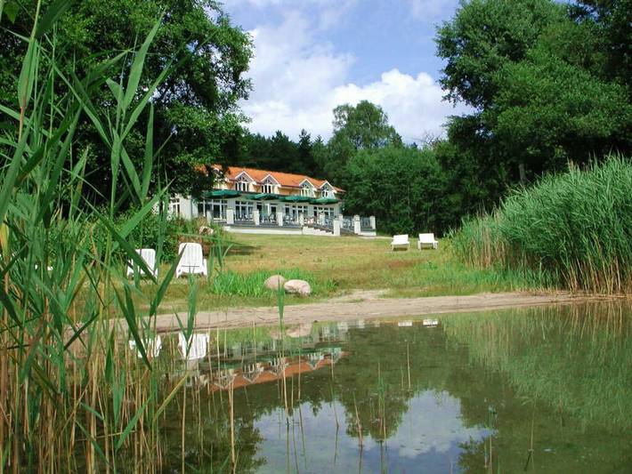 Ferienwohnung für 2 Personen, mit Garten und Sauna sowie Seeblick am Plauer See
