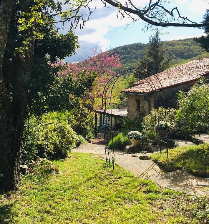 Location de vacances pour 5 personnes, avec jardin ainsi que piscine et vue, animaux acceptés dans Saint-Cierge-la-Serre