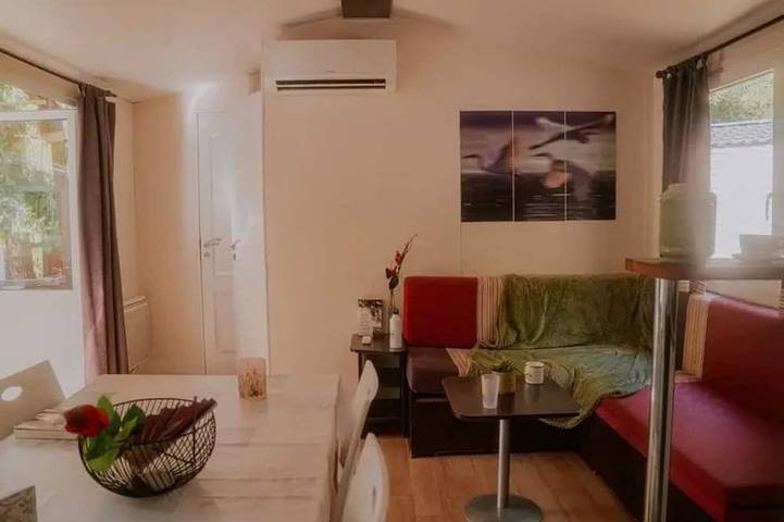 ZEcamping 3 étoiles familial piscine chauffée dog friendly locatif TV Lv clim in Florac-Trois-Rivières, Cevenas