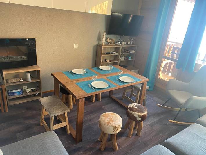 Gîte pour 6 personnes, avec balcon ainsi que vue et piscine dans Étouars