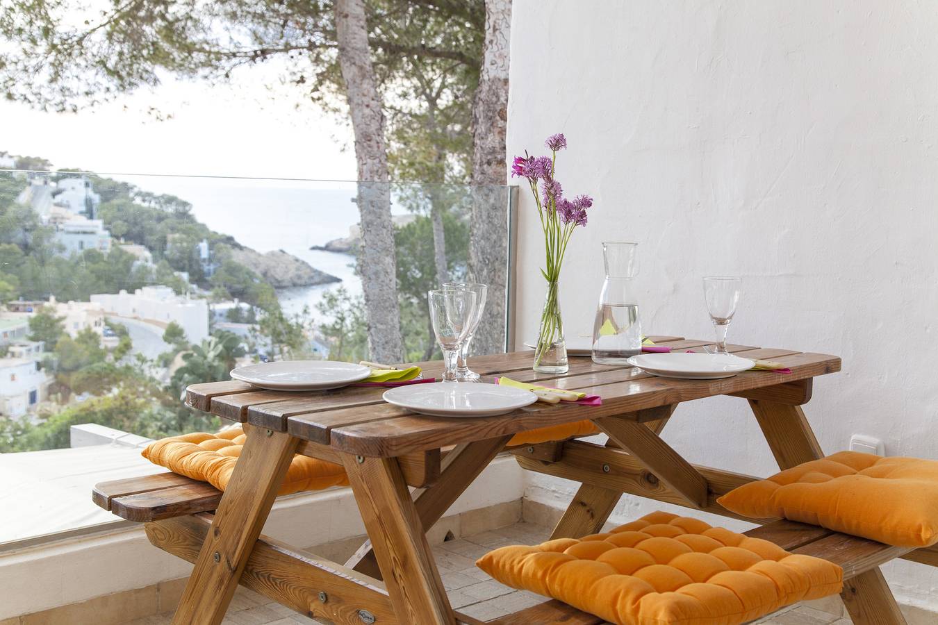 Entire holiday apartment, Buganvillehouse Seasunset 5Min walk to cala vadela in Cala Vedella, Ibiza