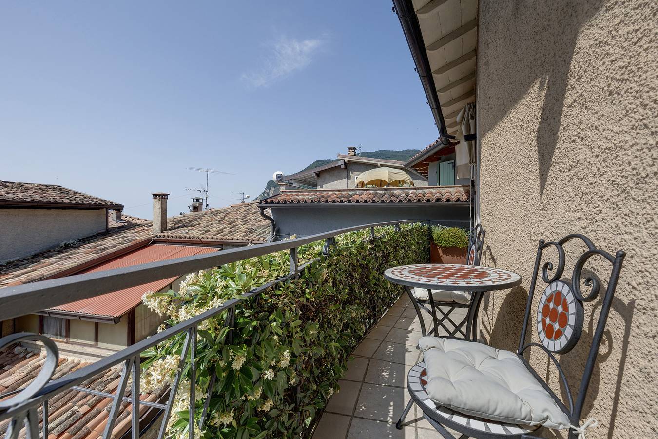 Ganze Wohnung, Ferienwohnung 'Il Campanile' mit Blick auf den See, Wi-Fi und Klimaanlage in Oldesio, Tignale