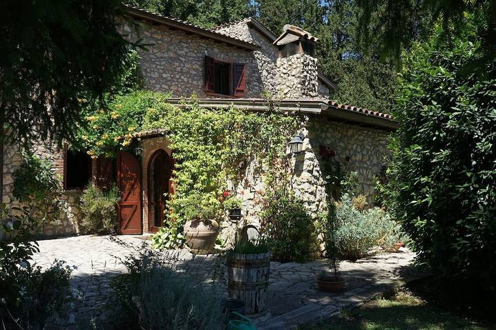 Location de vacances pour 12 personnes, avec jacuzzi et jardin à Giove