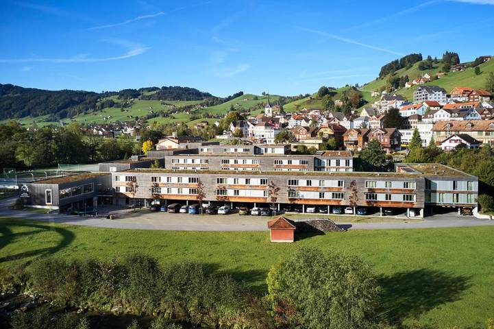Ferienwohnung für 4 Personen, mit Balkon und Garten sowie Pool und Sauna