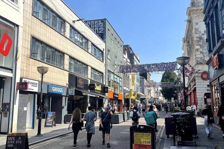 Glamping for 7 people in Liverpool