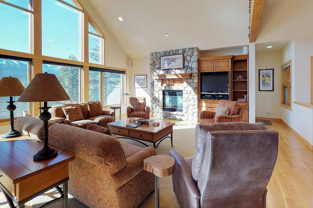 Luxushaus mit gehobenen Einrichtungen, privatem Whirlpool, Gemeinschaftspool und Bergblick in Silverthorne, Arapaho and Roosevelt National Forests