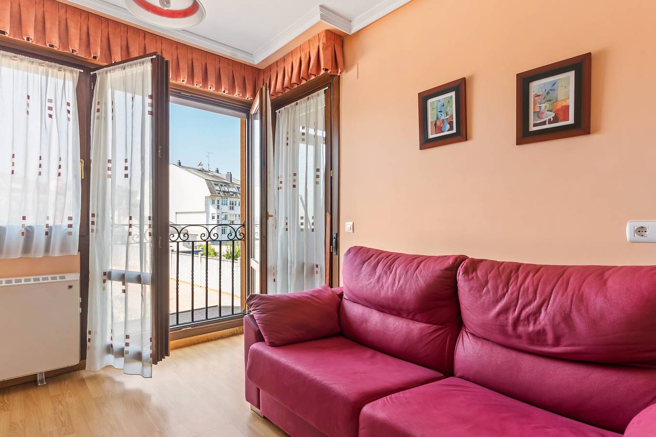 Ganze Wohnung, Ferienwohnung 'Brisas Carlos I I I' mit Balkon und Wi-Fi in Ribadeo, Rías Altas