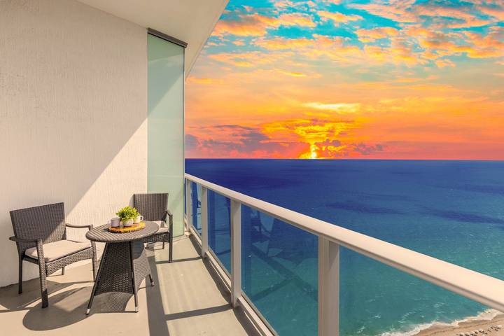Vacation rental for 6 people, with pool and terrace, with pets in Hollywood Beach (FL)