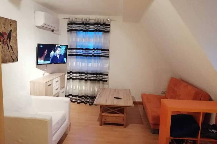 Ganze Wohnung, FeWo in Bayreuth Zentrum nur 8 Gehmin. , Wifi - Parken frei, Balkon, gute Lage in Frankenalb
