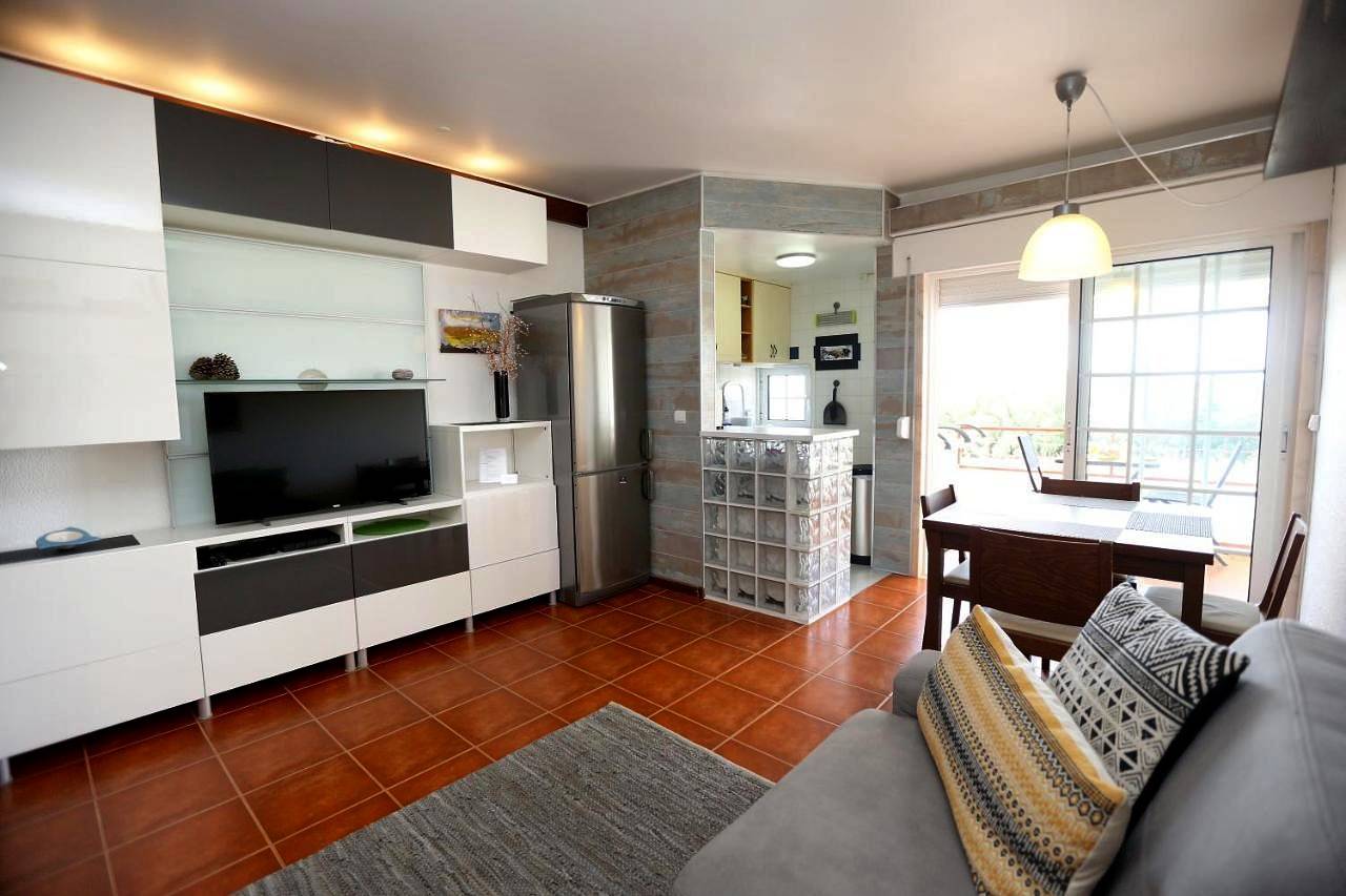 Apartamento inteiro, Like-home-T1 Apt-Sea View, near the beach in Carcavelos e Parede, Costa de Lisboa