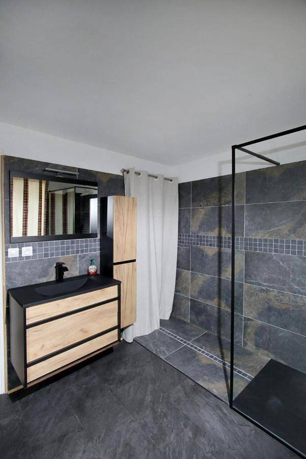 Gîte pour 4 personnes, avec jardin, animaux acceptés à Leynhac - 2