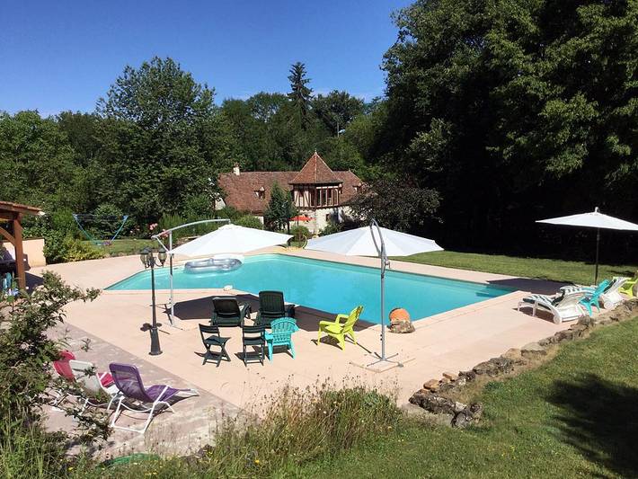 Chambre d’hôte pour 2 personnes, avec jacuzzi et sauna ainsi que jardin et piscine à Lavergne
