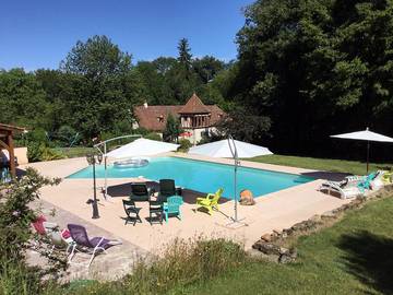 Chambre d’hôte pour 2 personnes, avec jacuzzi et sauna ainsi que jardin et piscine à Lavergne