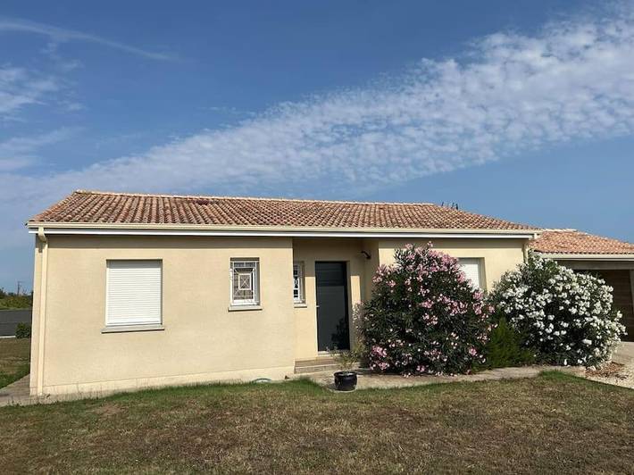 Location de vacances pour 4 personnes, avec jardin et terrasse à Saint-Magne-de-Castillon