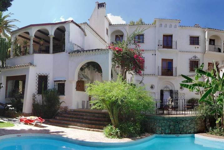 Hôtel pour 2 personnes, avec piscine ainsi que terrasse et jardin, animaux acceptés