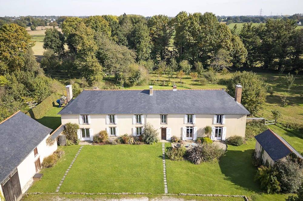 Maison 315m², Rennes, 15 personnes, piscine chauffée in Pacé, Région de Rennes