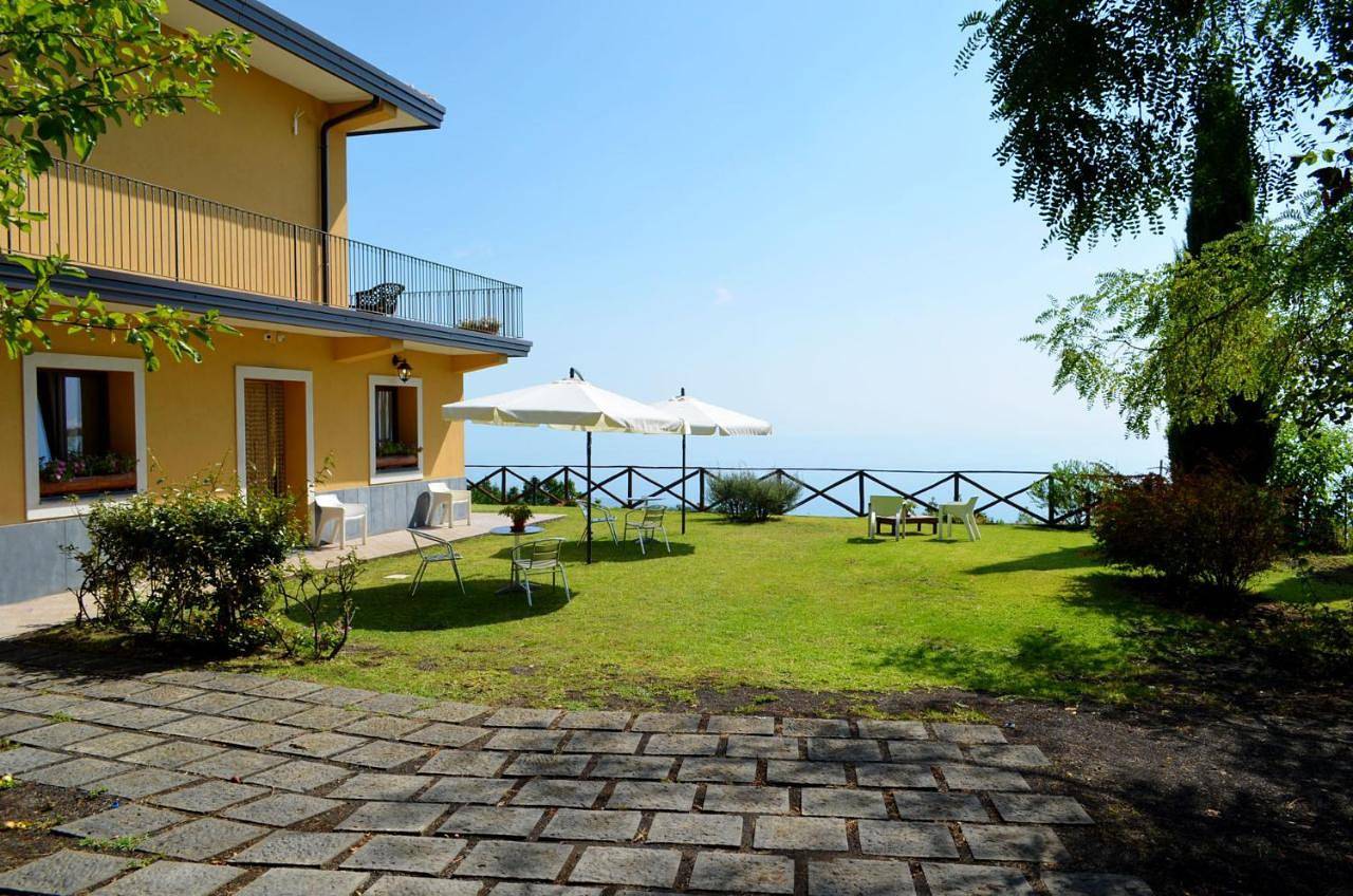 L'Infinito Agriturismo - Rooms & Breakfast in Fornazzo, Milo