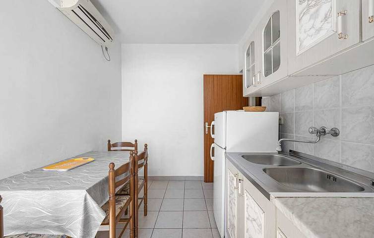 Ferienwohnung für 4 Personen, mit Balkon und Terrasse sowie Ausblick in Vodice
