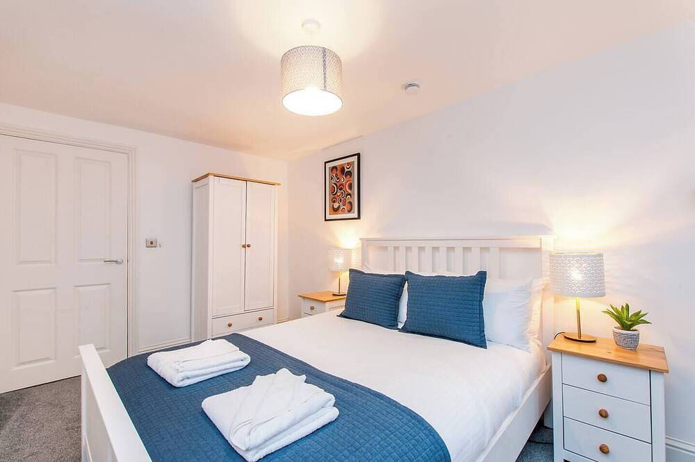 Entire apartment, Ground Floor Garden Apartment Walpole Bay Margate in Botany Bay, Kent