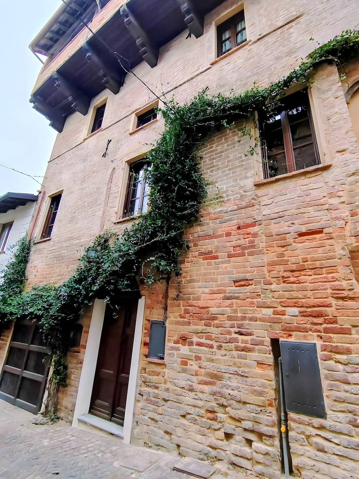 Holiday Home 'Casa Impera' with Mountain View, Wi-Fi and Air Conditioning in Montemagno, Asti Province
