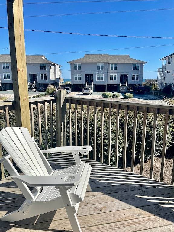 Oceanview Townhouse w/ Pool - Newly Renovated in Surf City, Topsail Island