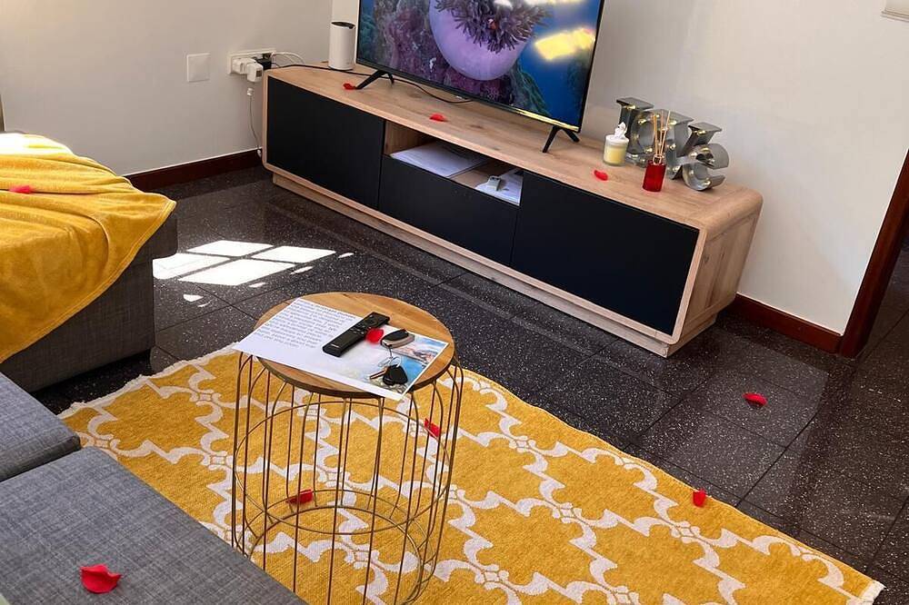 Charming Retreat Machico - 5 min Praia & Centro A in Santa Cruz (Madeira), Madeira