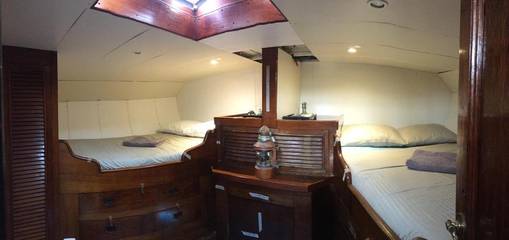 Bateau pour 4 personnes, avec vue et terrasse dans Plage du pont tournant
