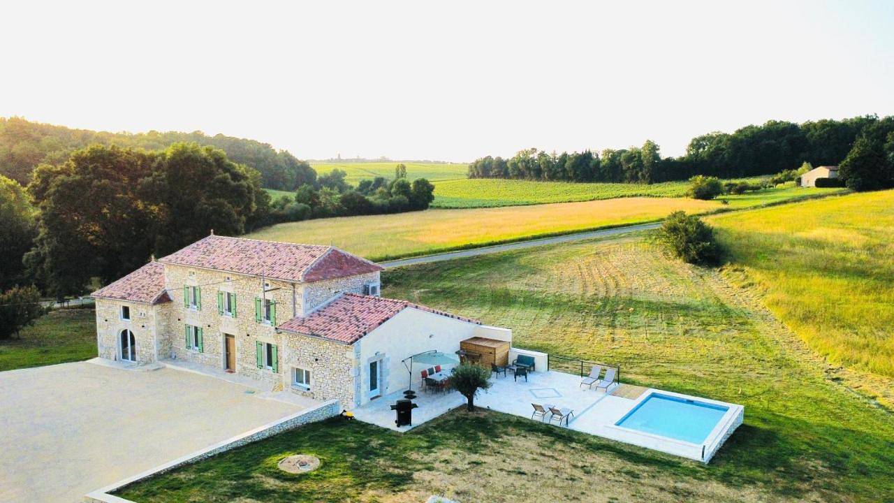 Three-Bedroom House in Esclottes, Région de Marmande