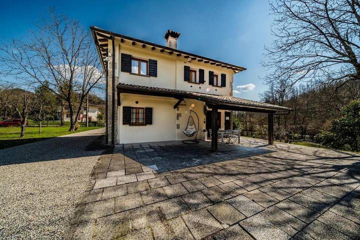 Location de vacances pour 4 personnes, avec Balcon et Terrasse ainsi que Jardin et Vue à Pieve di Soligo