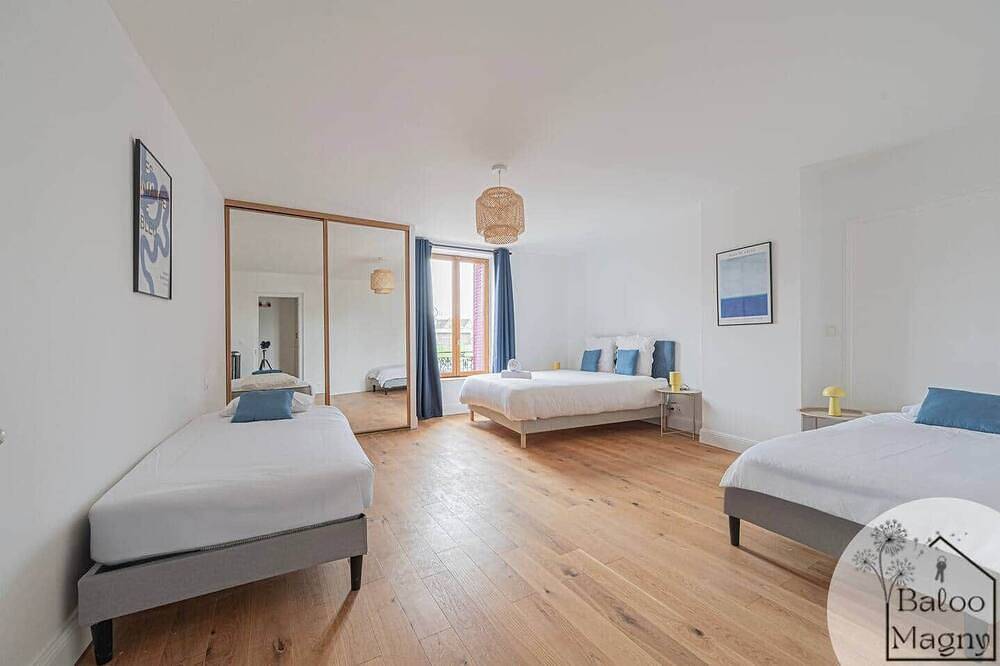 Entire apartment, Buzz l'Éclair Vers l'infini at Disneyland Paris in Magny-le-Hongre, Seine-et-Marne