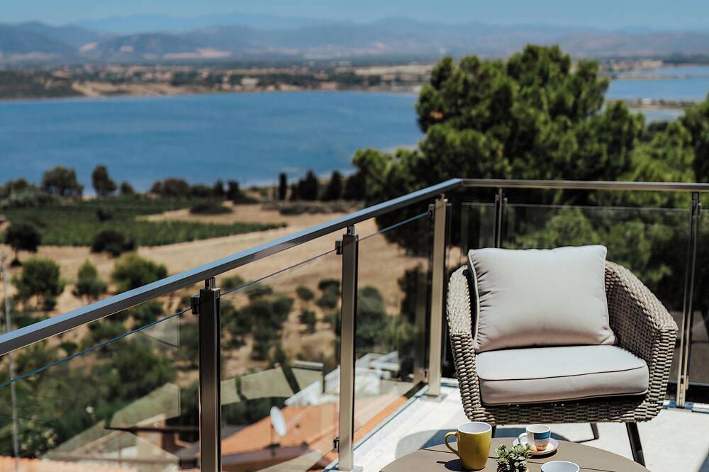 Entire apartment, Stunning Panoramic Attic, Pool and View over the Is Arenas Biancas Dunes in Porto Pino, Carbonia-Iglesias Province