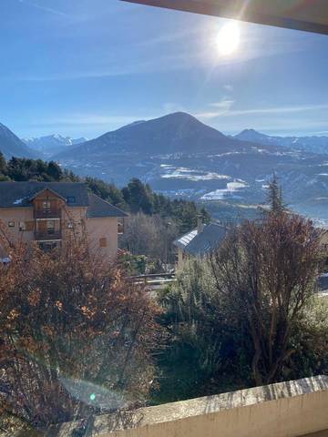 Gîte pour 2 personnes, avec vue et terrasse à Embrun