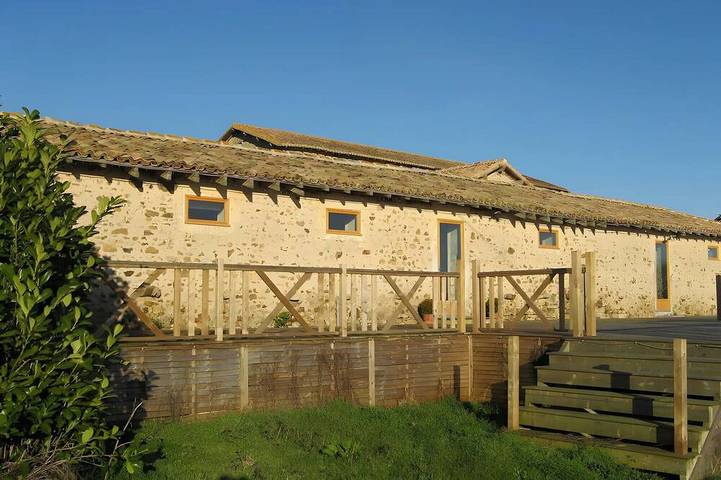 Location de vacances pour 6 personnes, avec jardin ainsi que piscine et terrasse à Sanxay - 4