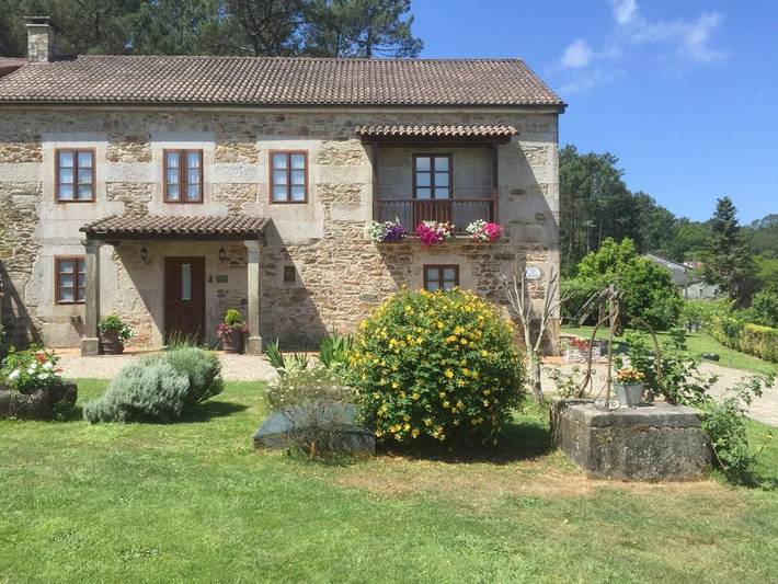 Casa rural para 15 personas, con Balcón y Jacuzzi además de Terraza y Jardín en Comarca de Noia