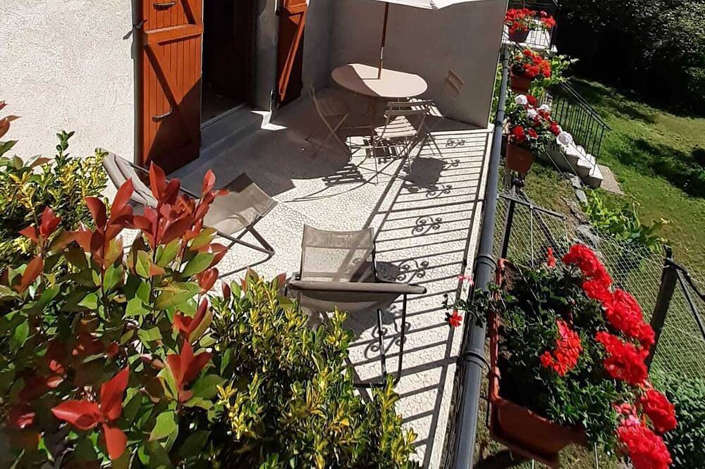 Appartement entier, Petit appartement de charme au cœur de la vallée du Doux in Labatie-d'Andaure, Parc naturel régional des Monts d'Ardèche