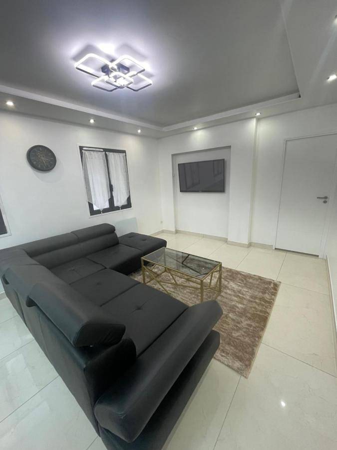 Two-Bedroom House in Le Petit-Quevilly, Région de Rouen