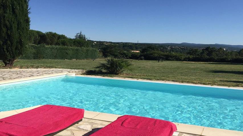 Location de vacances pour 7 personnes, avec jardin et piscine à Barjac - 2