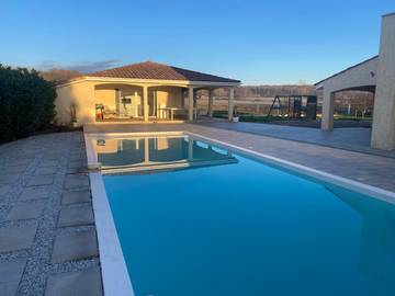 Location de vacances pour 15 personnes, avec piscine ainsi que vue et jardin, animaux acceptés à Aussonne