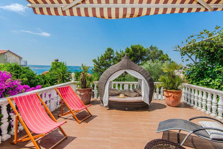 Ferienhaus für 8 Personen, mit Balkon und Garten in Maslenica