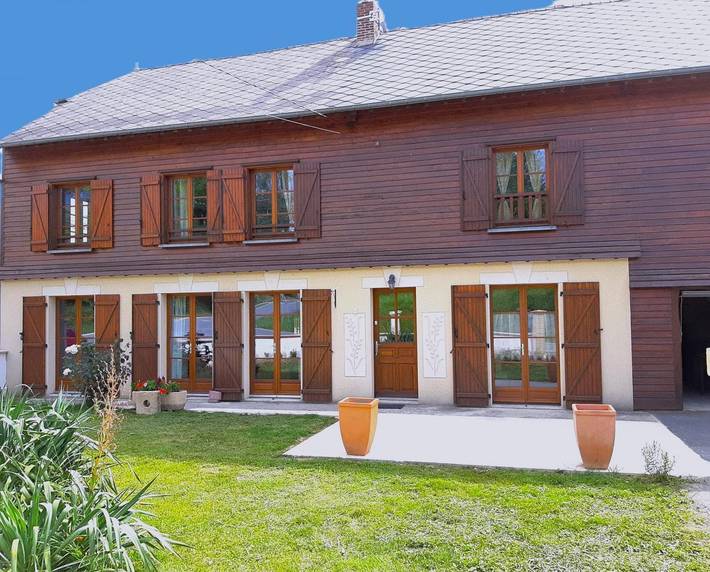 Gîte pour 9 personnes, avec Terrasse et Jardin dans Sery