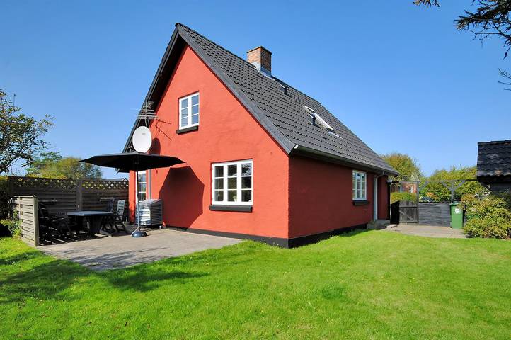 Ferienhaus für 6 Personen, mit Terrasse und Garten in Slettestrand